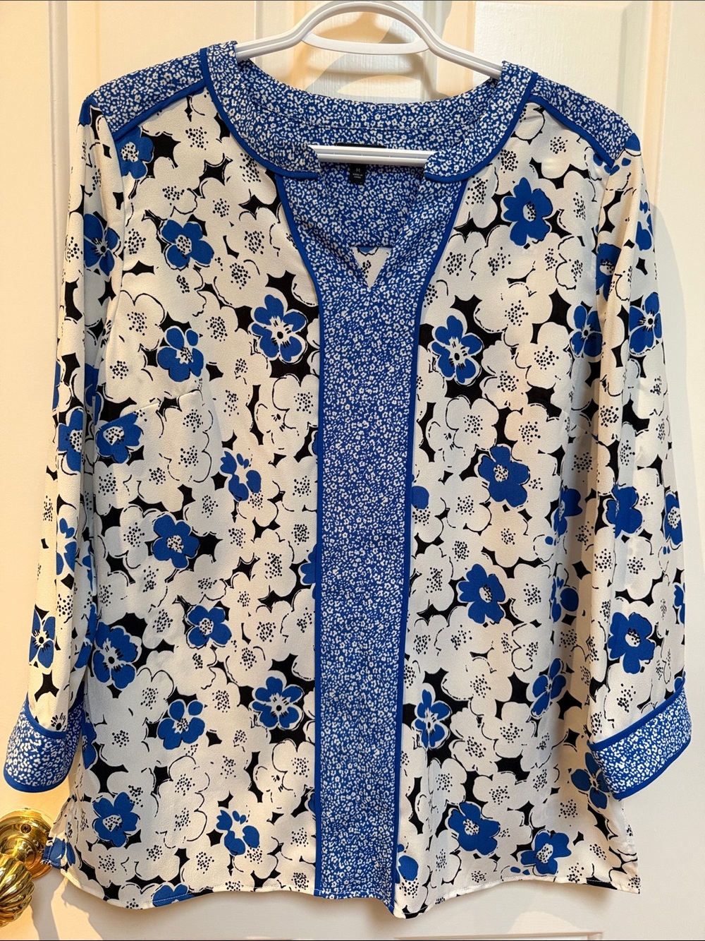 Talbots sz M Blue ivory floral mixed media tunic top slimming vertical lines
